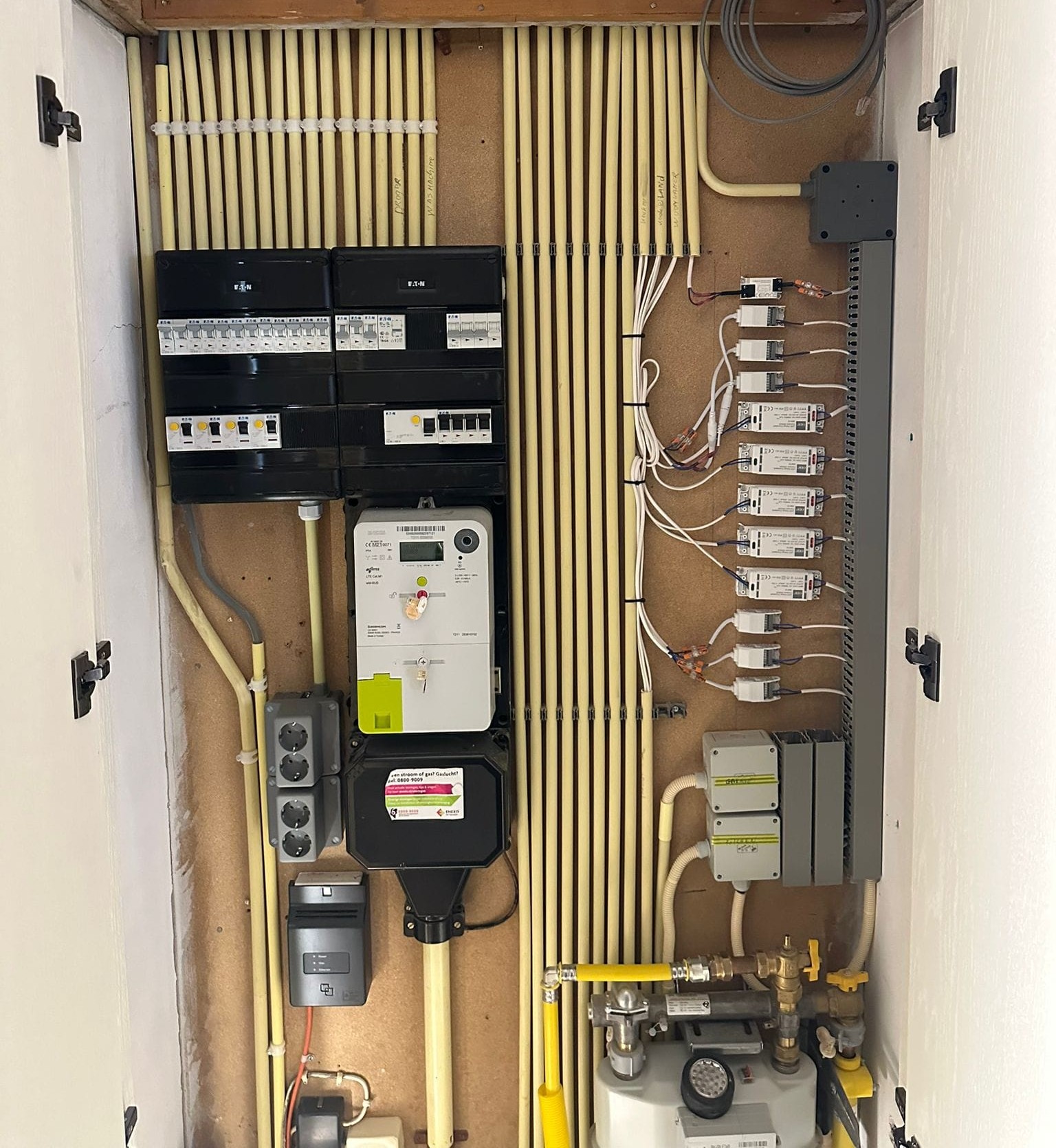 Nieuwe meterkast met volledig nieuw elektrische installatie